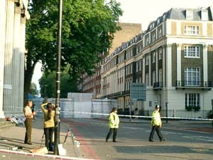 ロンドンの地下鉄テロ現場から生中継